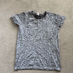 Athleta Gray Leopard Print momentum tee XL